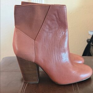Bcbg generation Elegant Tan Leather Ankle Boots
NO BOX